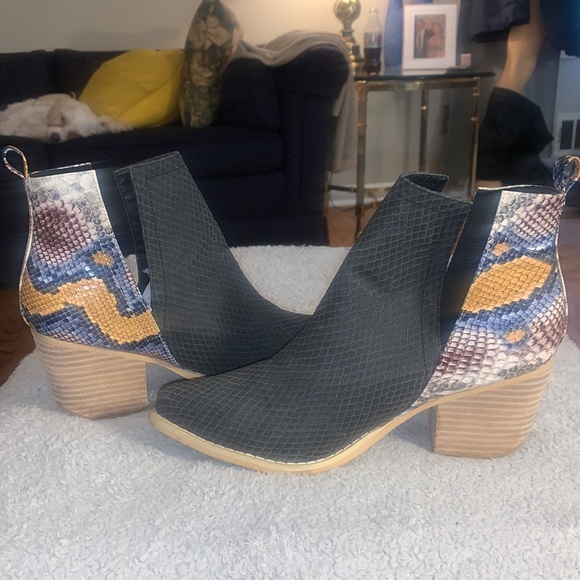 A Rider,9 Leather Python Booties - Picture 5 of 7